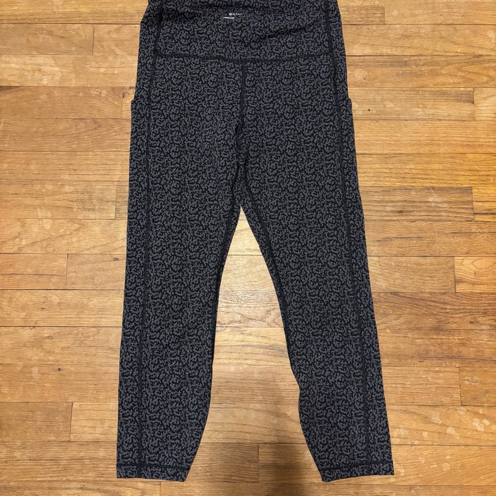 Athleta Ultimate Stash Pocket Textured 7/8 Tight Black White Leggings Size M